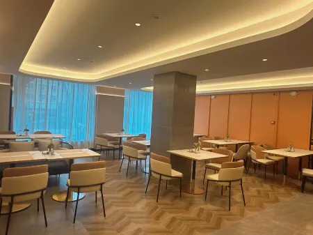 Homeinn Plus（Mishan Railway Station Dong'an Street Department Store） Отели рядом со станцией Mishan Railway Station