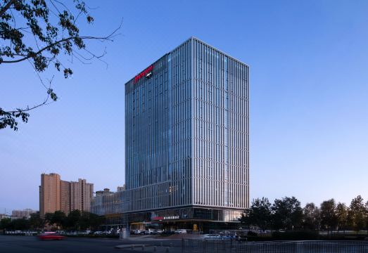 乌鲁木齐创新广场希尔顿欢朋酒店外景图