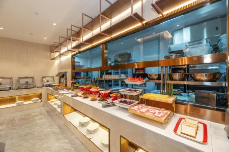 Rezen Hotel Burqin Отели рядом с достопримечательностью «Cenial Folk Customs Park»