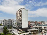 Howard Johnson Life Jiulongpo Chongqing Отели рядом с достопримечательностью «Спортивный Центр Бананьского района»