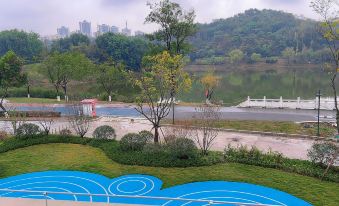 Jinmanxuan E-sports Homestay (Aiqing Square Fenghuang Lake Park)