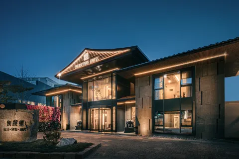 COURTYARD HOTEL