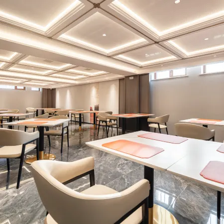 Rezen Dong Hotel (Harbin Rongchuang Leyuan Bingxue Dashijie)