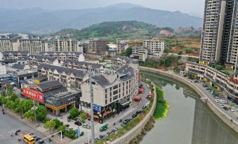 Ruiji Hotel (Yizhang Style Commercial Street)