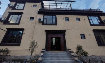 Deqin Zongyam Mountain Residence