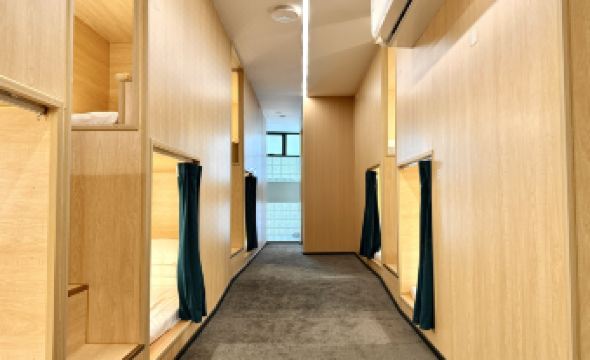 And Parallel Travel · Girls' Single-family Youth Hostel (Haizhu Square Subway Station)