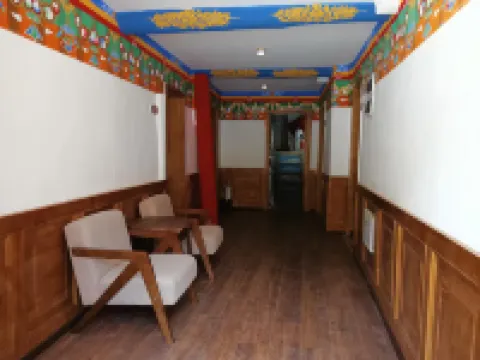 Yushangzangge Homestay (Reyu)