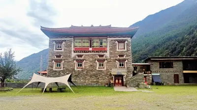 藏蓮山舍曲珍民宿 蓮花海附近的飯店