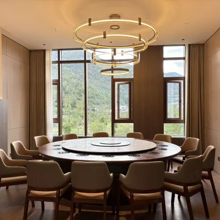 Zi Zai Guangwu Qiju Hotel (Guangwu Mountain Branch)