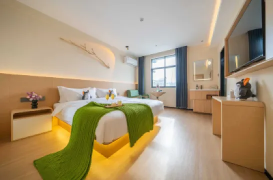 Totoro Spirit Hotel (Haikou Qilou Old Street Branch) Hotels near Haidian Island