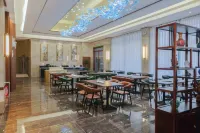 Yunqi Yue Resort Hotel (Xijiang Qianhu Miao Village West Gate Tourist Center Branch)