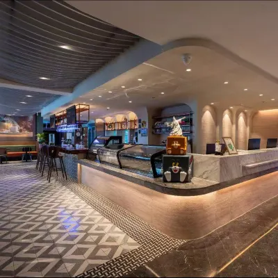 Ningbo Huayingyue Hotel (Tianyi Square City God Temple Commercial Pedestrian Street Store) Hotels near Ningbo Drum Tower