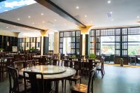 Xueyu Vale · Riverside Mountain Manor (Wolong Branch) - parking