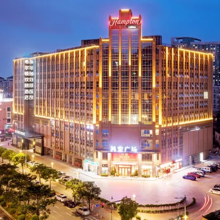 Hampton by Hilton Guangzhou Dongxiaonan Отели рядом с достопримечательностью «Стадион «Яньцзыган»»