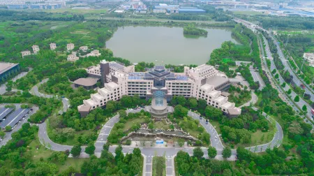 Sunstone Plaza Hotel Отели рядом с достопримечательностью «Yueliang Island»