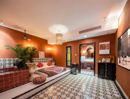 There are three Moroccan Boutique Holiday Homestays in Beicheng Отели рядом с достопримечательностью «Shell Beach»