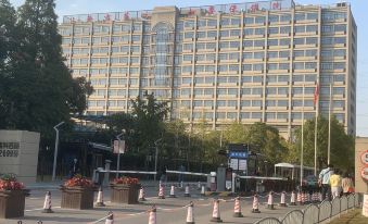 Home Inn  (Shanghai New International Expo Center West Gaoke Road Luoshan Road)