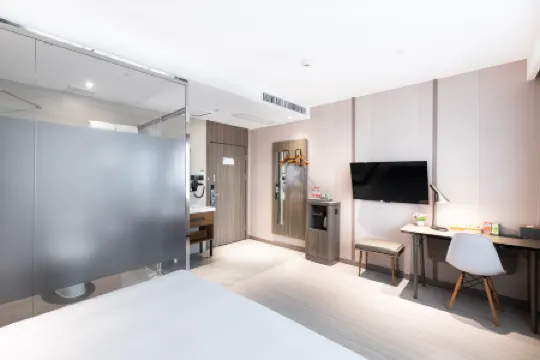 HanTing Hotel (Shenzhen Longhua Subway Station)