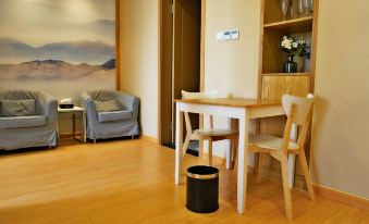 Yuexiang Holiday Hotel