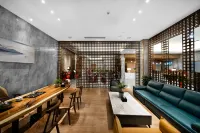 New Bingkai International Hotel (Wetland Park Yellowstone North Station) Hotels in Huangshi