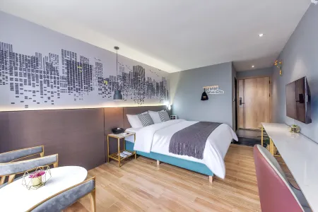 Yueyou Light Luxury Hotel (Chongqing Jiefangbei Hongyadong Branch)