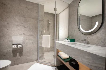 Holiday Inn Shanghai Nanjing Road Отели рядом с достопримечательностью «Ун Ань (Нанкин Восточная Дорога)»