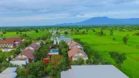 Sukhothai Treasure Resort and Spa Các khách sạn gần Wat Saphan Hin