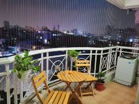 广州我们的小时光公寓 - 阳台五室二厅套房