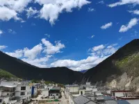 Shengjing Yiju Hotels near Yuzhu Temple