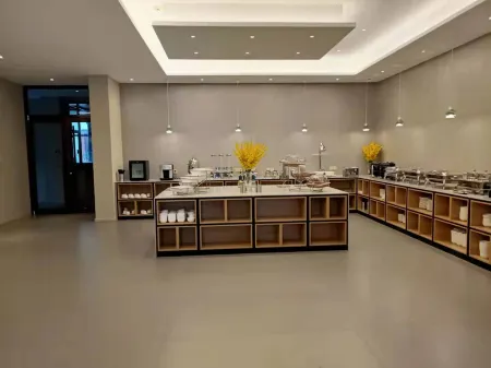 Homeinn Selected Hotel (Ulanqab High-speed Railway Station Vehicle Management Office) Отели рядом с достопримечательностью «Ulanqab Night · Ice and Snow Carnival»