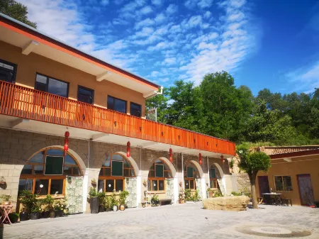 Fengmeizi Boutique Homestay Отели рядом с достопримечательностью «Народное правительство Ганкуй»