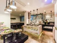 Crescent Moon Hotel (Chengdu Chunxi Road Tianfu Square Station) Hotéis em Chengdu