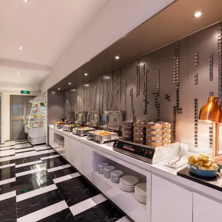 Crystal hotel Huangzhou XihuWulin square Отели рядом с достопримечательностью «Площадь Улинь»