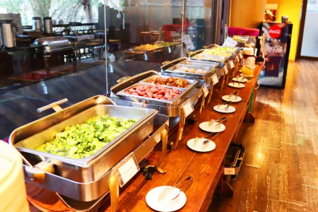 Lido Forestry Spa Resort Отели рядом с достопримечательностью «Тематический парк для малого народа»