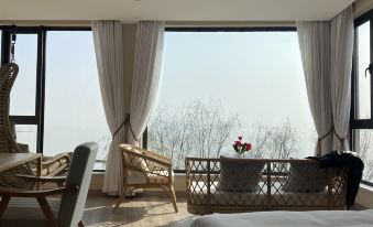 MAN HU TIME Guesthouse(Suzhou Taihu Xishan Island Store)