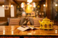 Far Mountain Dream Hotel