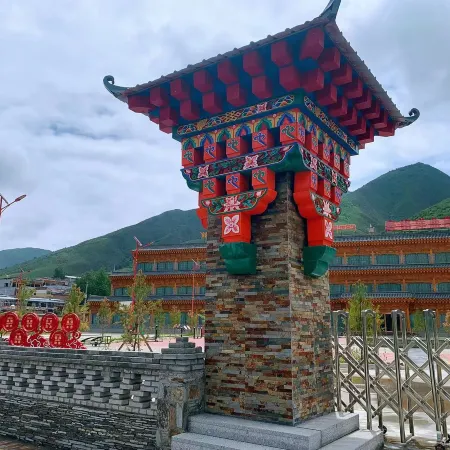 Tangge Yangqu Folklore Hotel