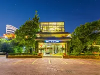 小璐智能飯店（肇慶七星巖風景區東門廣場店） 岩前村附近的飯店