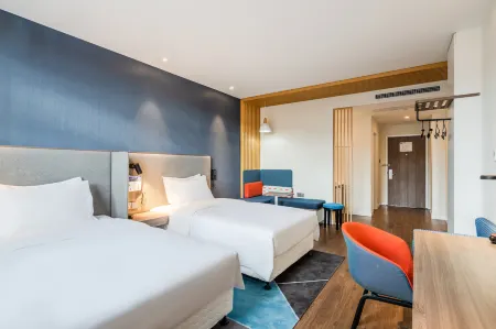 Holiday Inn Express LiTang no. 318 national highway