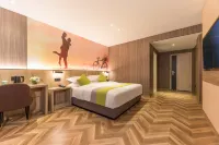 Jifen Qingchen Hotel (Yongkang Jiuling West Road Baolong Plaza)