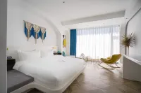 Roaming In Forest Resort Hotel - Bungalows
