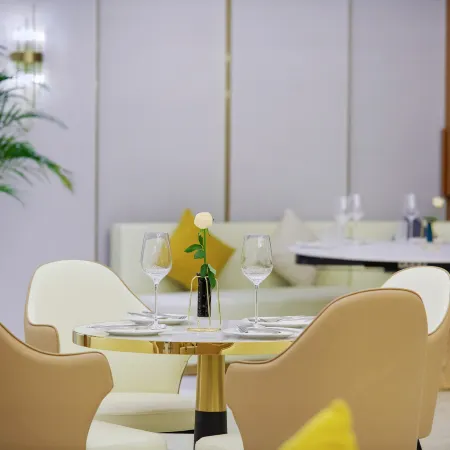 Chengdu Rushi Chaowa Hotel (Chunxi Road Tianfu Square Metro Station)
