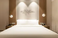 The Giorgio Morandi Hotels·F