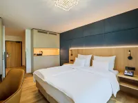 Austria Trend Hotel Maximilian Hotels near 14. Penzing