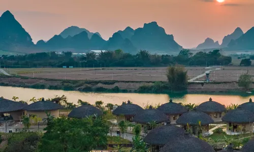 Chongzuo in the wild night set, see wild luxury Villa