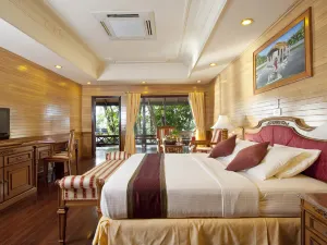Royal Island Resort
