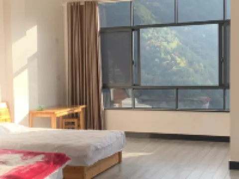 Longquan Colorful Carp Hotel