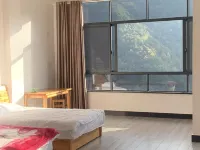 Longquan Colorful Carp Hotel