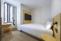 Hi Inn Hotel (Shanghai Bund Nanjing Road Pedestrian Street)