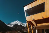 YOLO Guesthouse